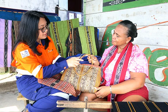 Tanimbar ikat, a traditional fabric